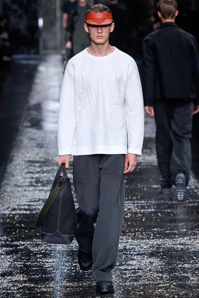 Look 28